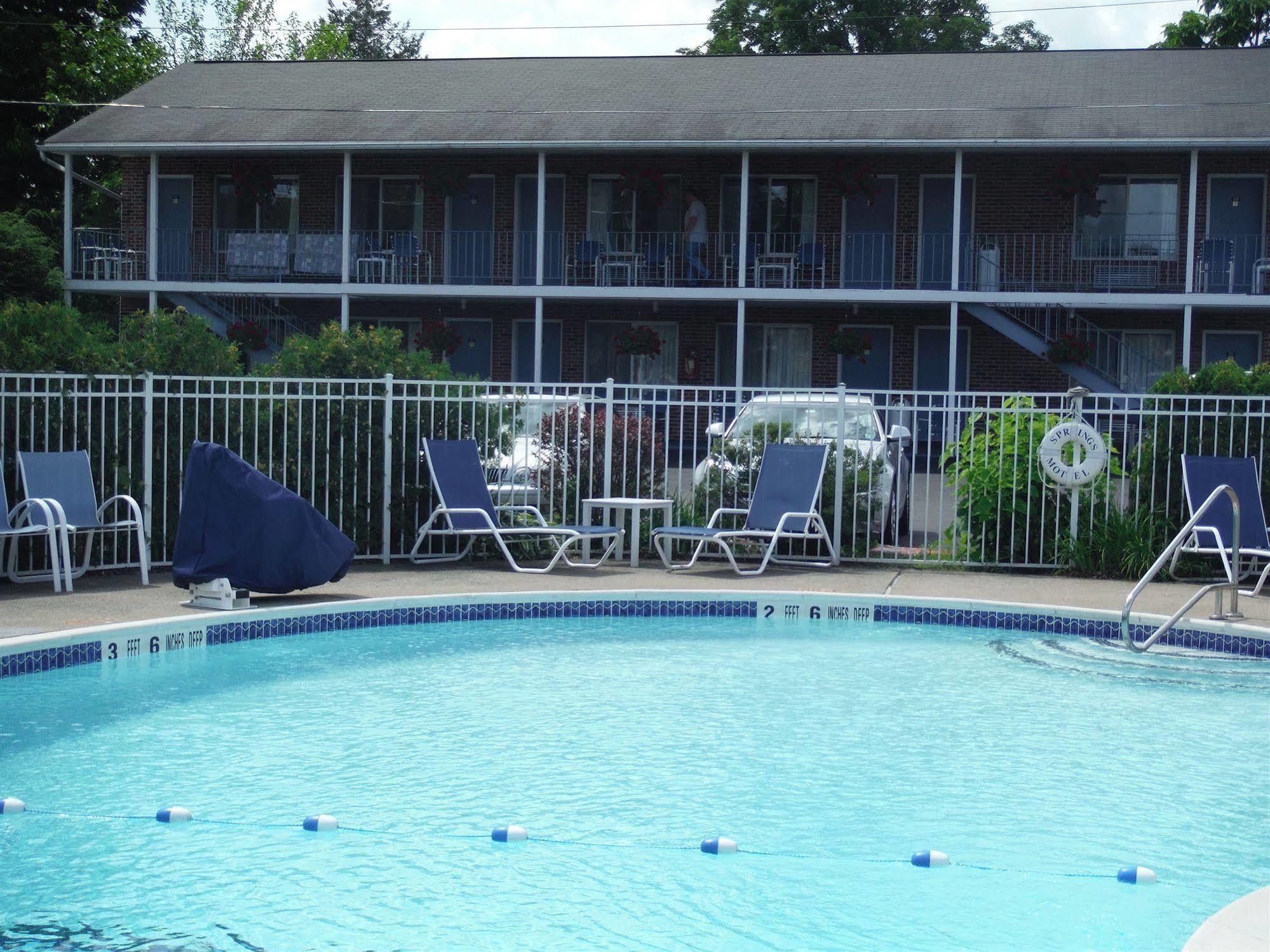 The Springs Motel Saratoga Springs Exteriör bild