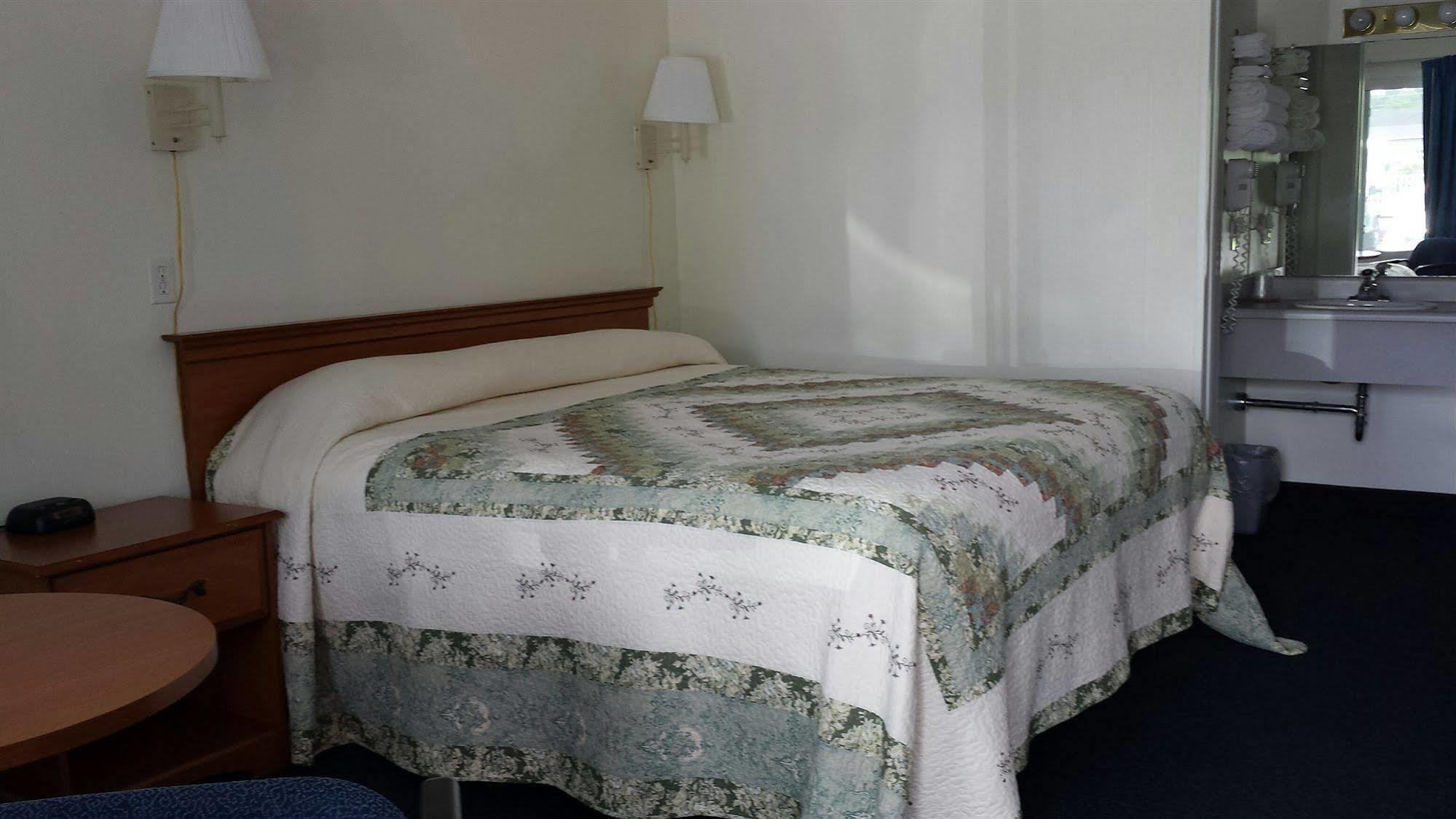 The Springs Motel Saratoga Springs Exteriör bild